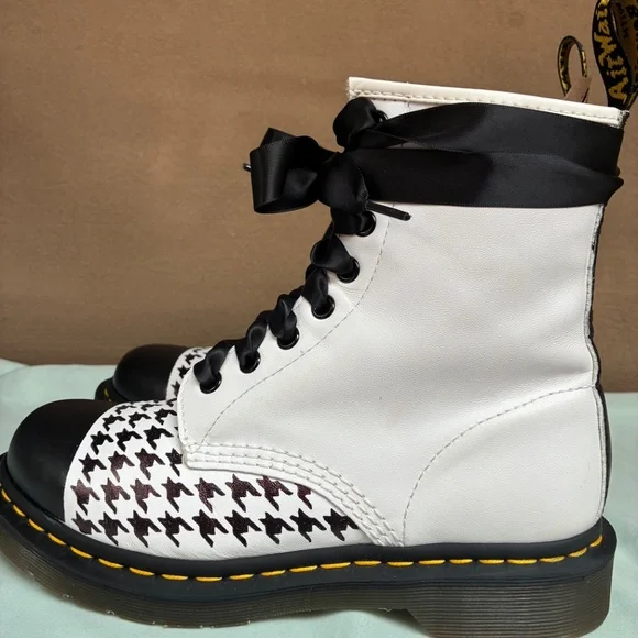 PUNK ROCK GIRL: Custom Doc Martens, size 7W - Picture 3 of 7